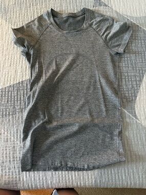lululemon athletica Heather Gray Short Sleeve Athletic Top (never worn)
